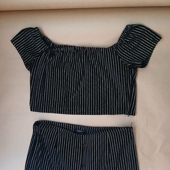 Forever 21 Two Piece Set Crop Top Wide Leg Pants 1X/2X Black Velvet Gold Stripe - Picture 3 of 16